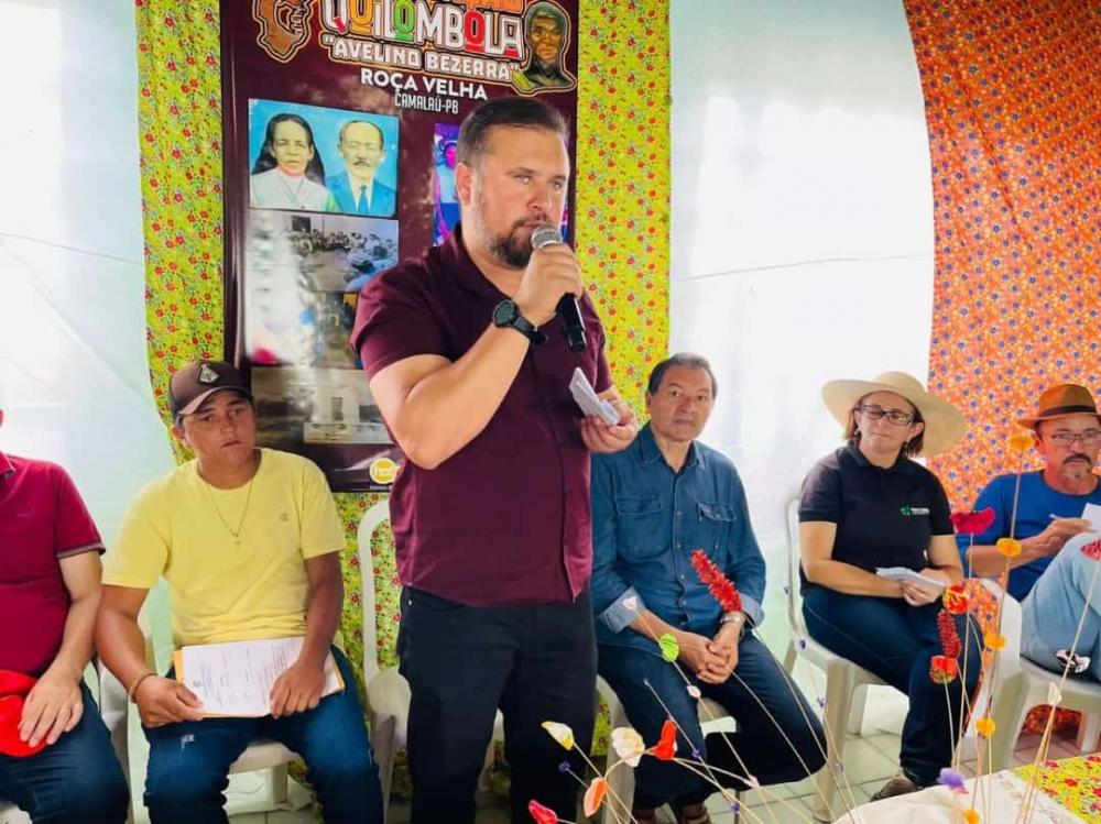 Prefeito de Camalaú, Bira Mariano, celebra viabilização de 21 casas habitacionais para comunidade quilombola