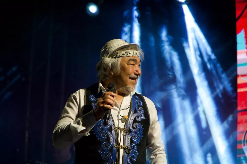 Cantor Santana encerra Festival de Cultura Zabé da Loca 2025 em Monteiro