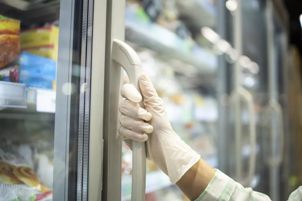 Indústrias alimentícias: investimento em porta rápida frigorífica é estratégico; entenda por que