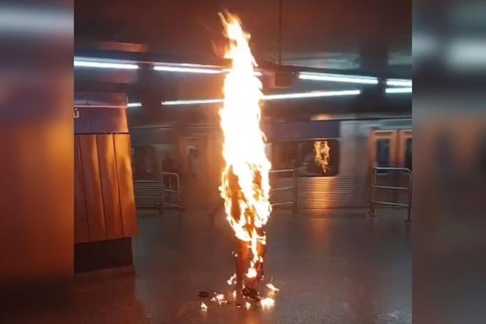 Vídeo: Homem coloca fogo no próprio corpo em estação de metrô em São Paulo