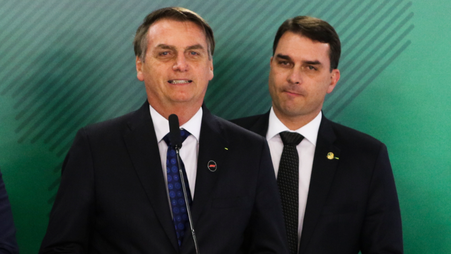 O “tiro no pé” de Flávio: Como o vídeo do filho ajudou para prisão de Bolsonaro