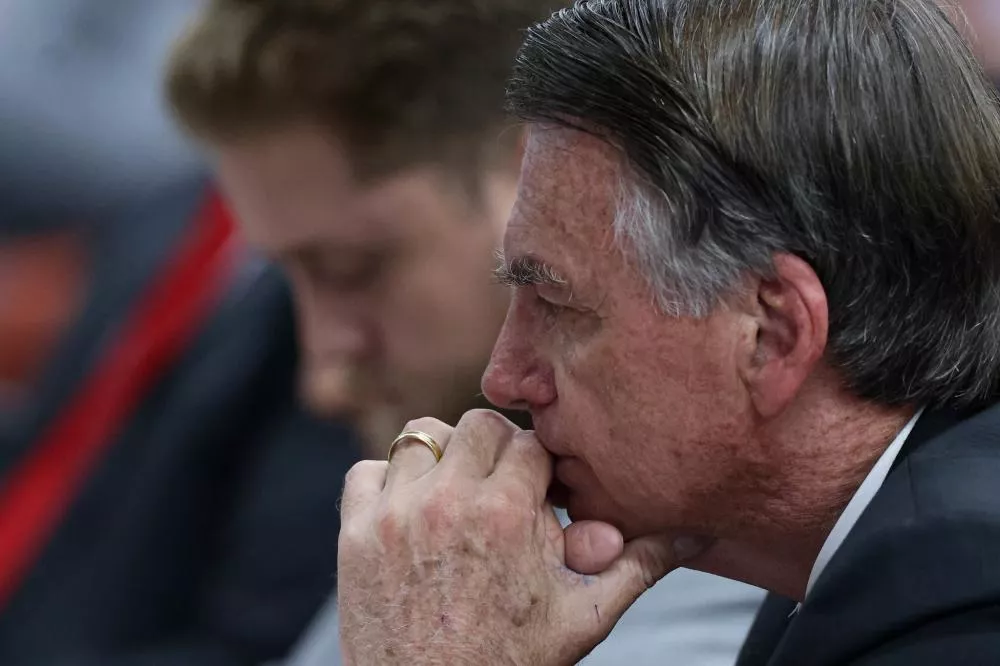 Defesa joga a toalha da anulação e foca em “Questão Humanitária” para tirar Bolsonaro da cadeia; entenda