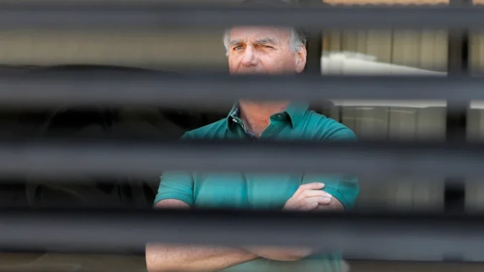 É verdade que Bolsonaro não tem médico na prisão? Veja o que diz a decisão