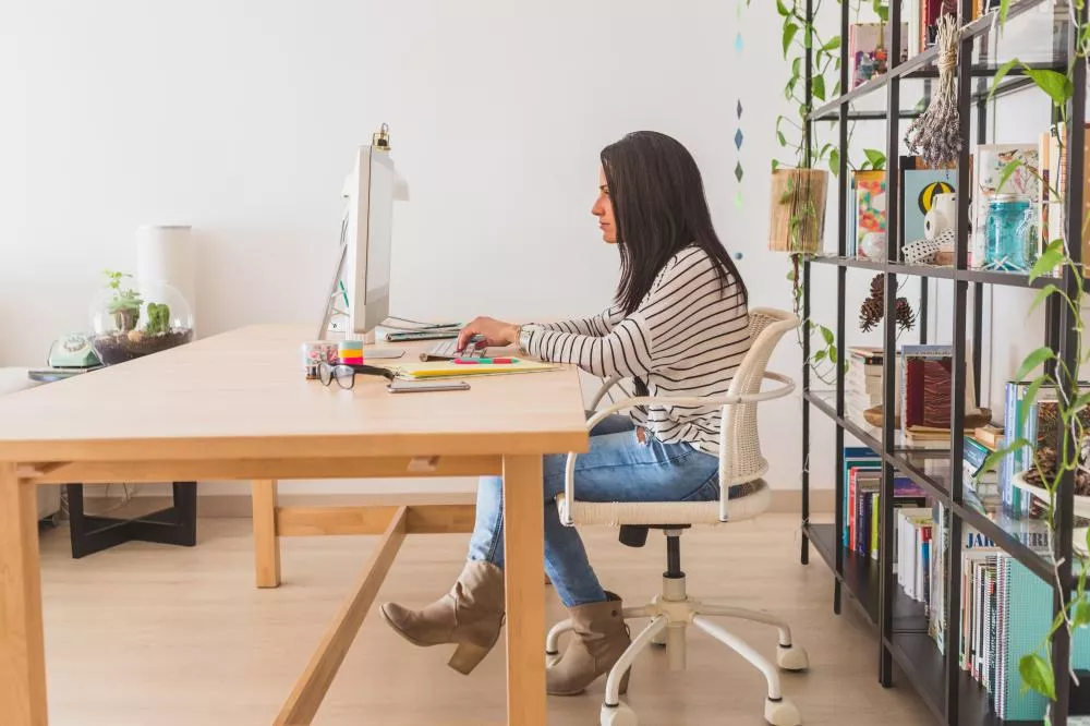 Ergonomia doméstica influencia escolhas de mobiliário para quem trabalha em casa