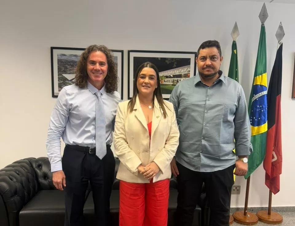 Em Brasília, prefeita Jorsâmara Neves garante van para a Saúde e R$ 300 mil para a Assistência Social de Zabelê