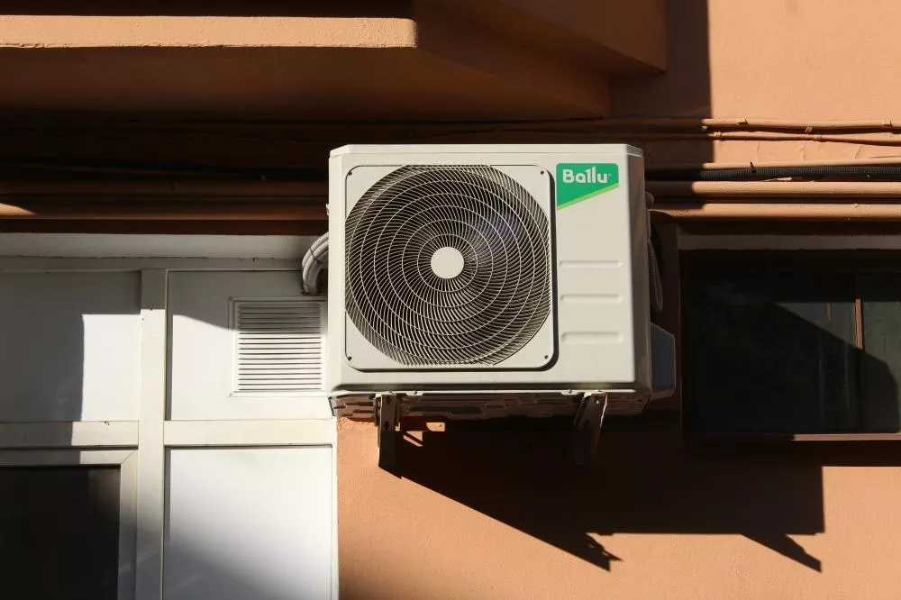 Por que meu ar-condicionado está pingando água? Causas e soluções práticas