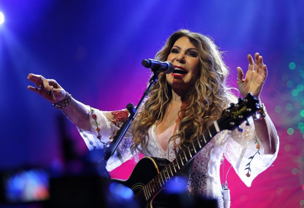 Após covid-19, Elba Ramalho confirma show no São João de Arcoverde