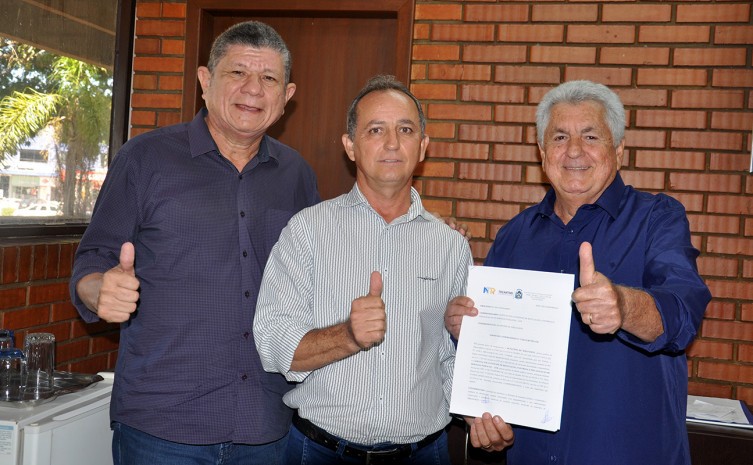 Presidente da ATR, Stalin Bucar, acompanhado do prefeito de Miranorte, Carlinho da Nacional e do deputado Ivory Lira - Foto: Ravena Santiago/Governo do Tocantins