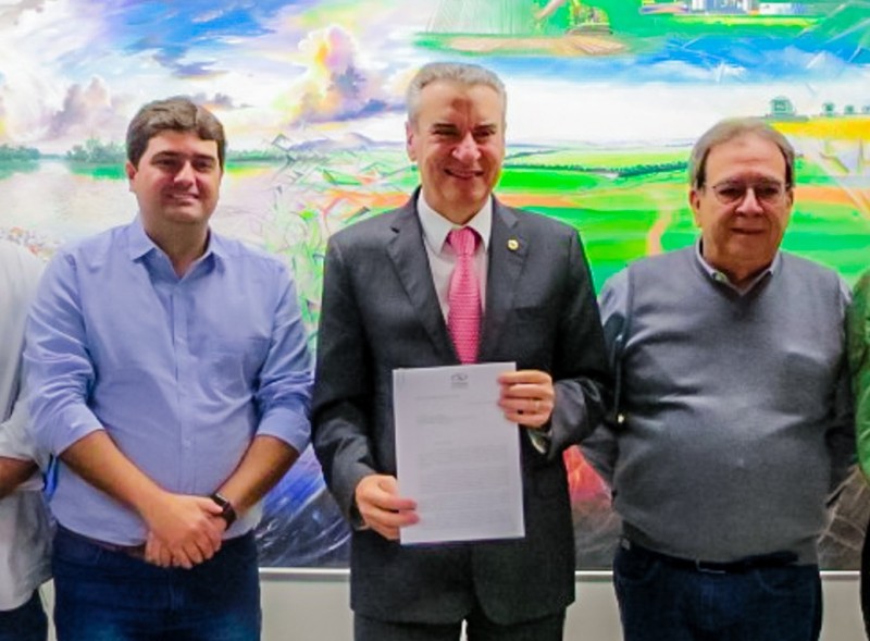 Presidente da Assomasul ao lado do presidente Paulo Correa e e presidente Iran Neves em uma das tratativas do REFIC