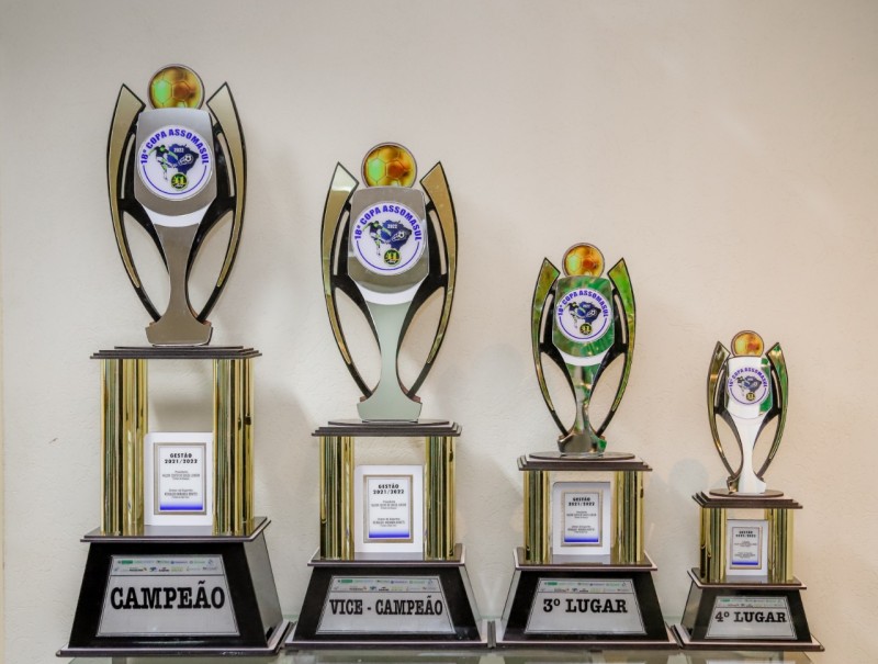 Troféus da 18ª Copa Assomasul (Foto: Edson Ribeiro)