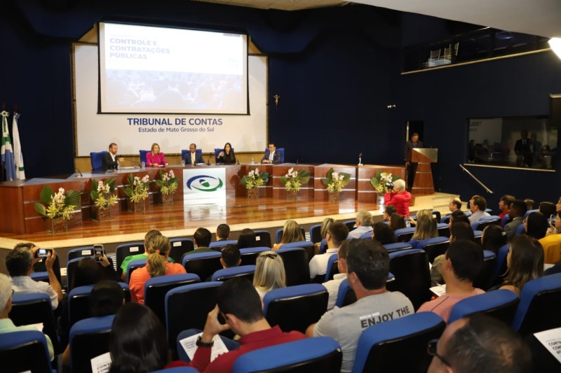 O prefeito de Terenos, Henrique Budke, representou a Assomasul na abertura do Seminário (Foto: Edson Ribeiro)