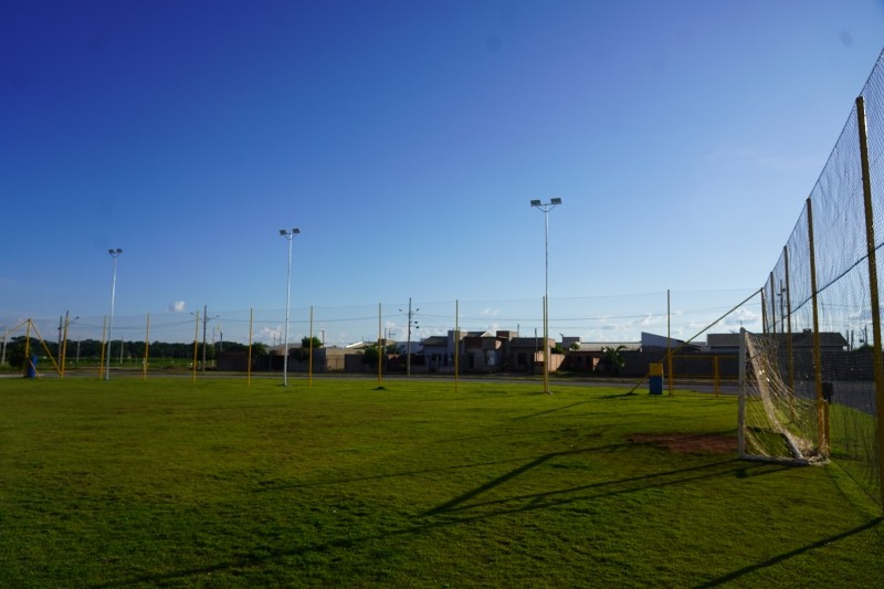 Prefeitura realiza melhorias no campo de futebol do Distrito de