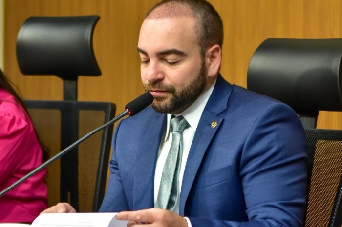 Parlamentar apresentou três pareceres favoráveis e um contrário à tramitação