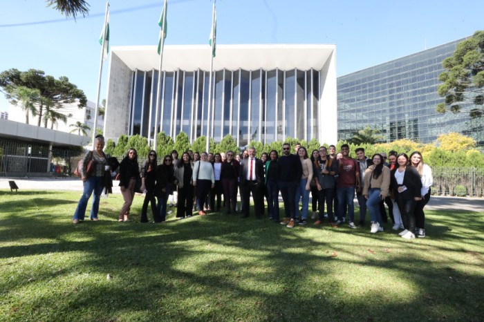 Os estudantes do 3º e 9º período de direito visitaram os espaços da Casa de Leis e puderam acompanhar a sessão plenária dessa segunda (15). / Créditos: Valdir Amaral/Alep