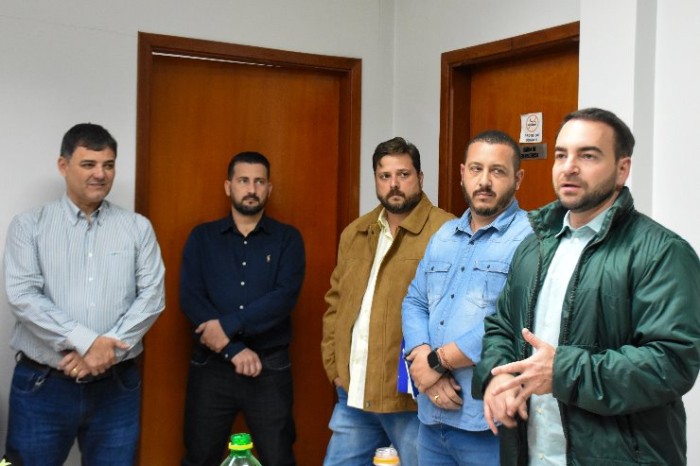 Parlamentar visita entidades e se reúne com prefeitos e vereadores para debater melhorias para os municípios