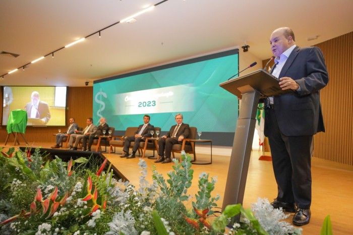 Durante a solenidade, os integrantes do CFM agradeceram a Ibaneis Rocha pelo apoio dado à saúde no Distrito Federal | Fotos: Tony Oliveira/Agência Brasília
