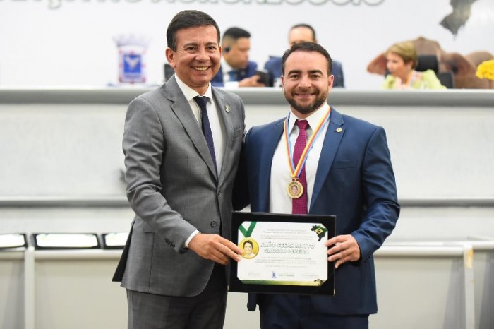 Parlamentar empreende no segmento de sementes de pastagens há mais de 20 anos e foi homenageado pelo vereador Coronel Alírio Villasanti